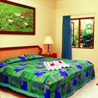 Cheap Bali hotel deals: 1 night cheap accommodation at Baleka Beach Resort, Legian in Bali